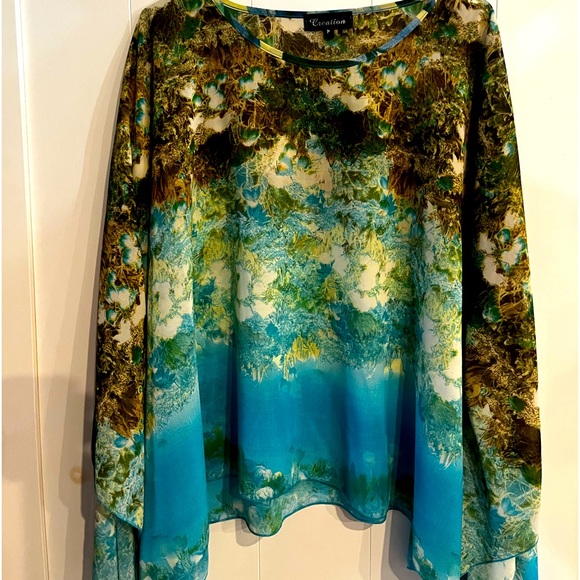 Beautiful Shawl top - Picture 2 of 3